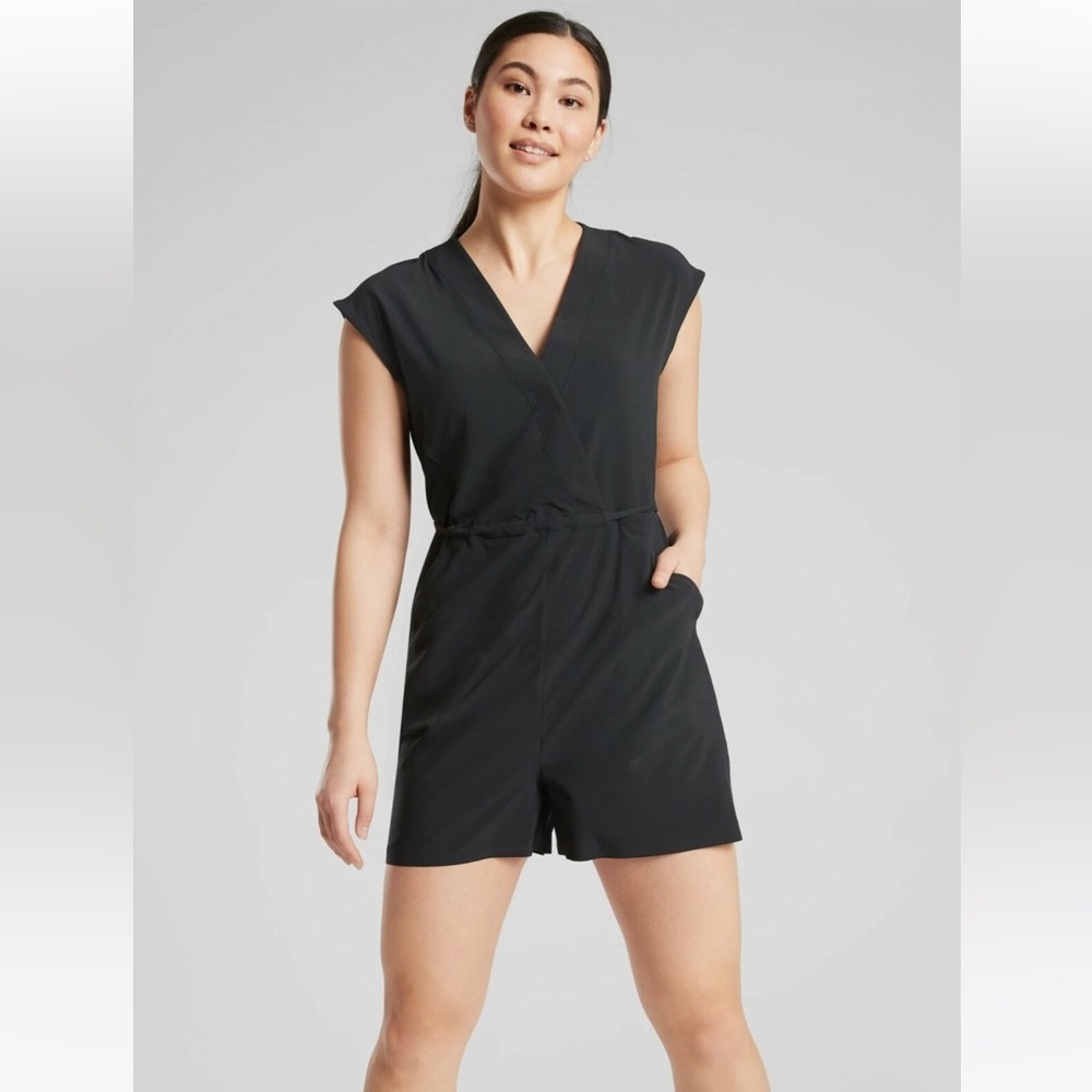 Athleta Women’s Marlow romper Sleeveless Jumpsuit in black size XS activewear
